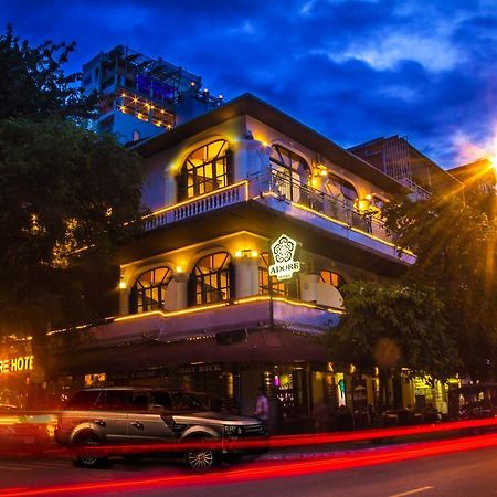 Adore Riverside Hotel Phnom Pen Exterior foto