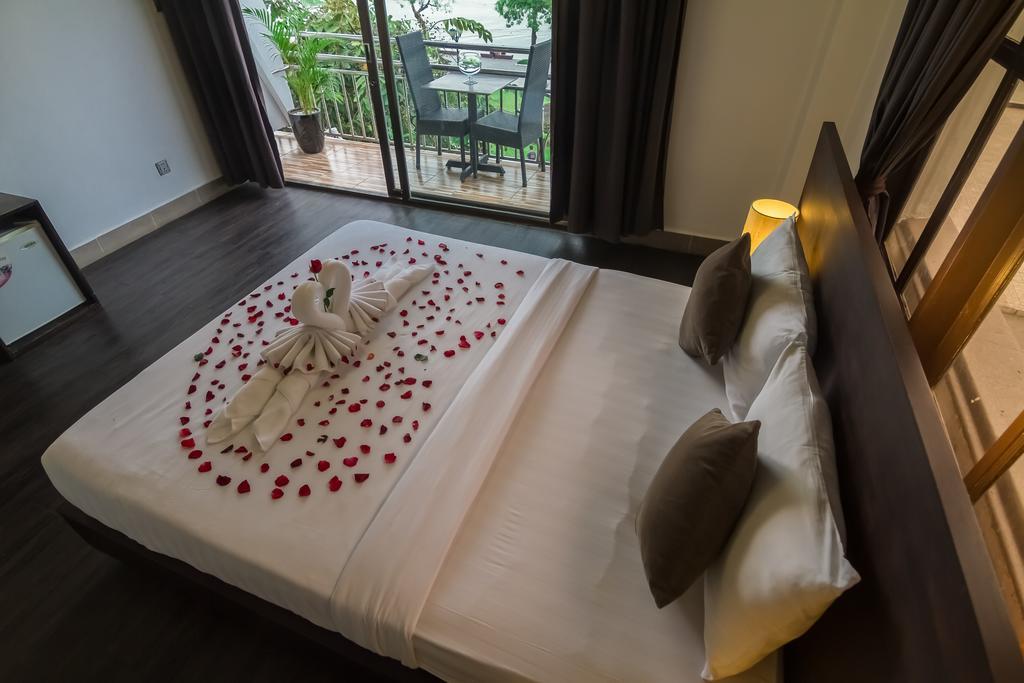 Adore Riverside Hotel Phnom Pen Exterior foto