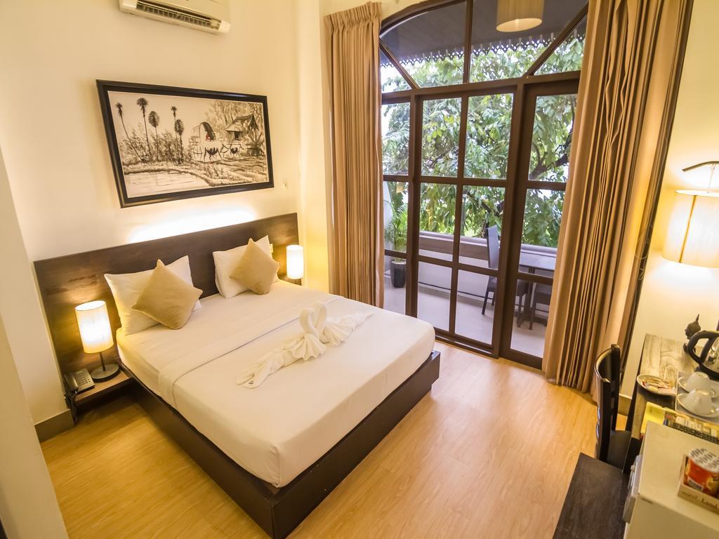 Adore Riverside Hotel Phnom Pen Exterior foto