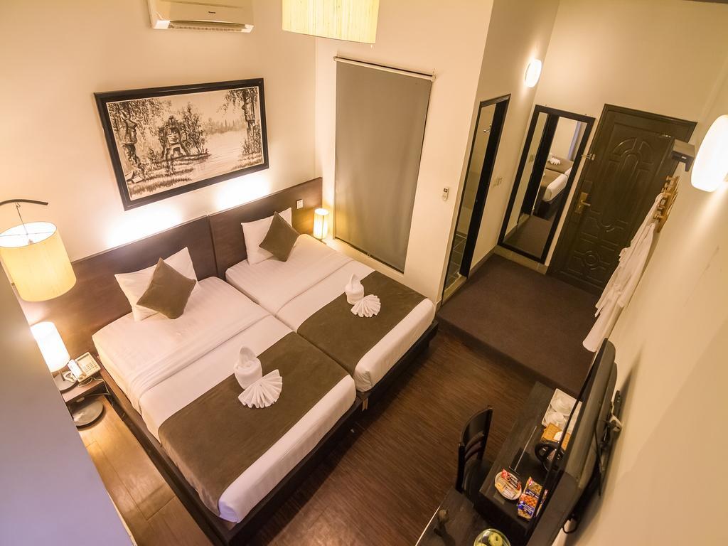 Adore Riverside Hotel Phnom Pen Exterior foto