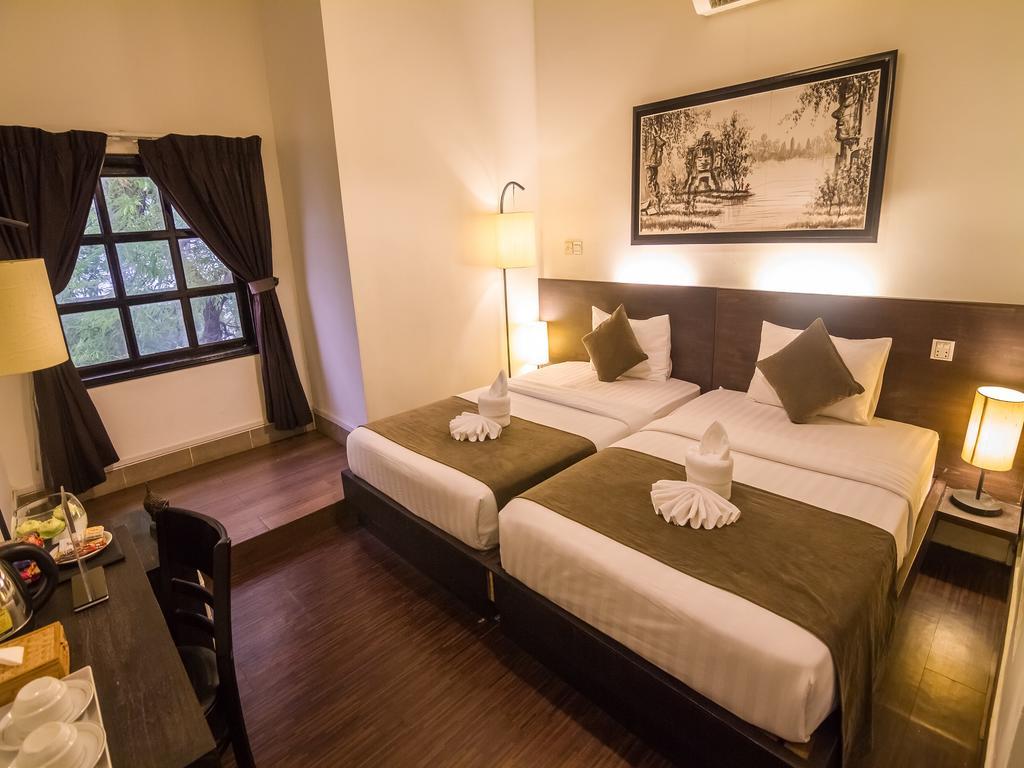 Adore Riverside Hotel Phnom Pen Exterior foto
