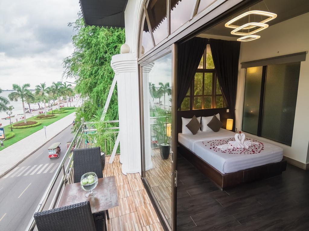 Adore Riverside Hotel Phnom Pen Exterior foto