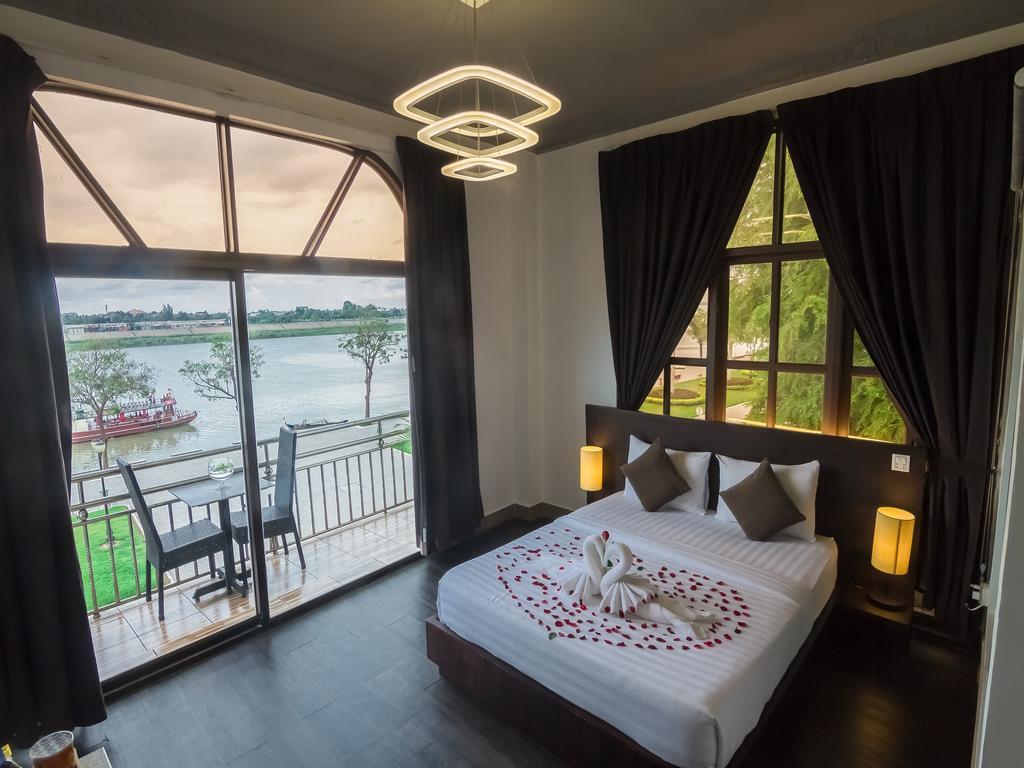 Adore Riverside Hotel Phnom Pen Exterior foto