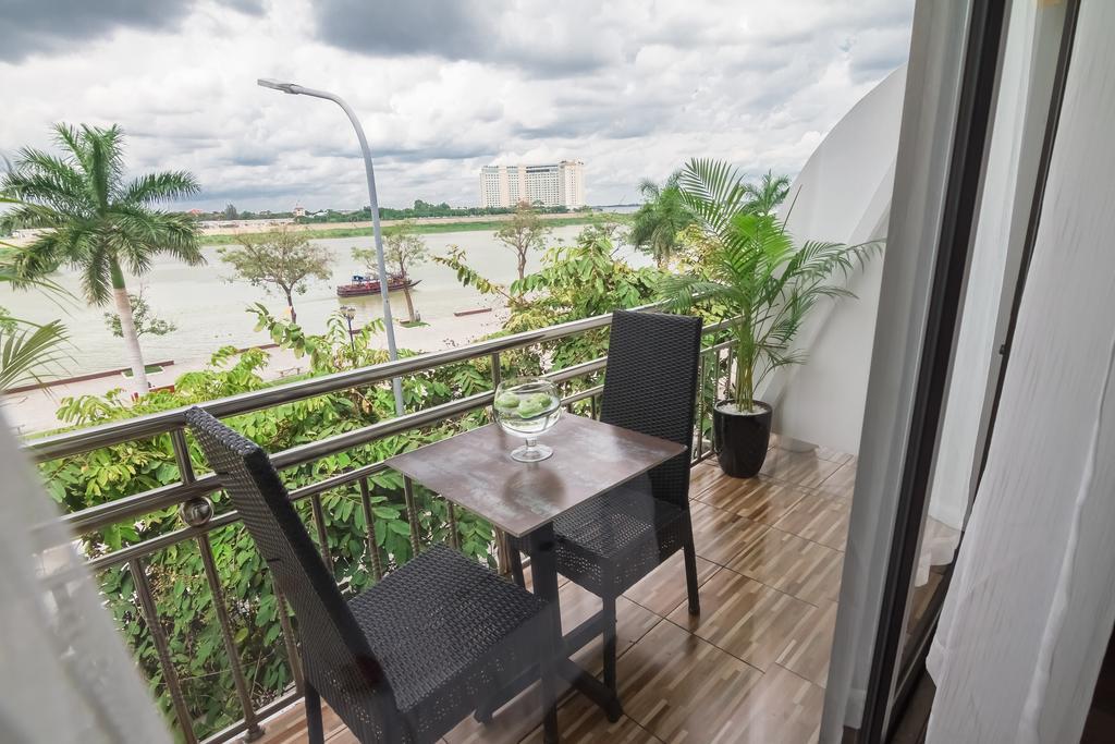 Adore Riverside Hotel Phnom Pen Exterior foto