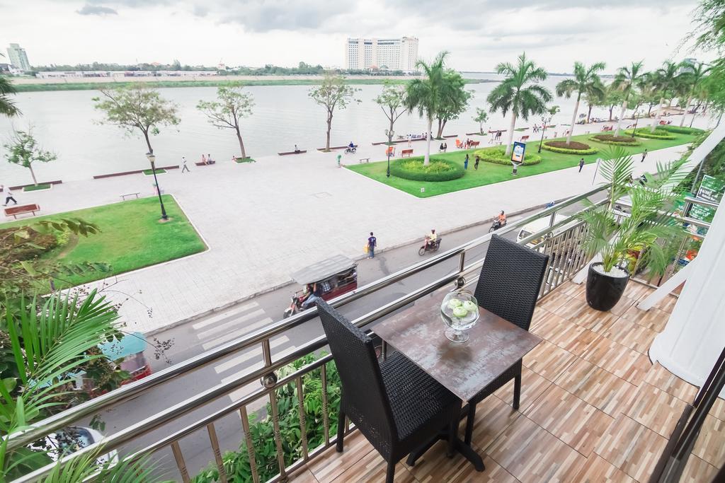 Adore Riverside Hotel Phnom Pen Exterior foto
