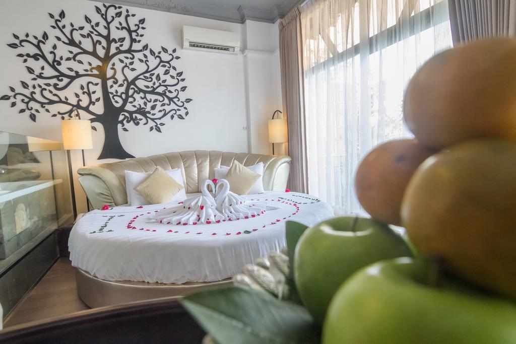 Adore Riverside Hotel Phnom Pen Exterior foto