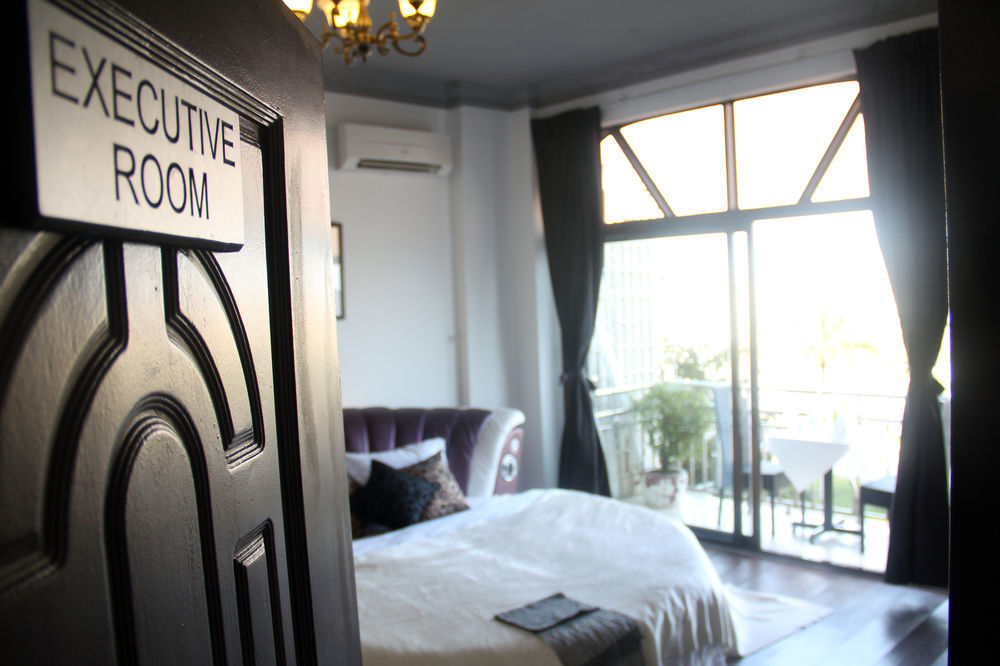 Adore Riverside Hotel Phnom Pen Exterior foto