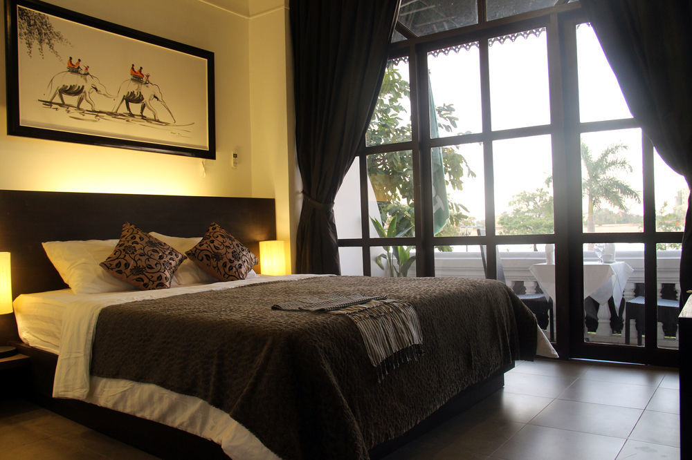Adore Riverside Hotel Phnom Pen Exterior foto