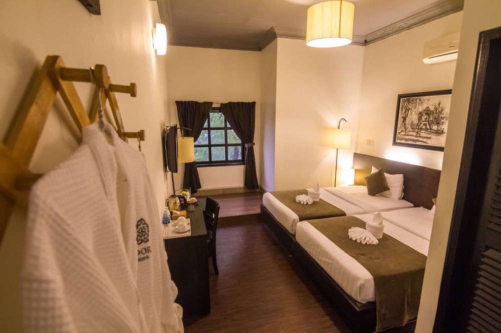 Adore Riverside Hotel Phnom Pen Exterior foto